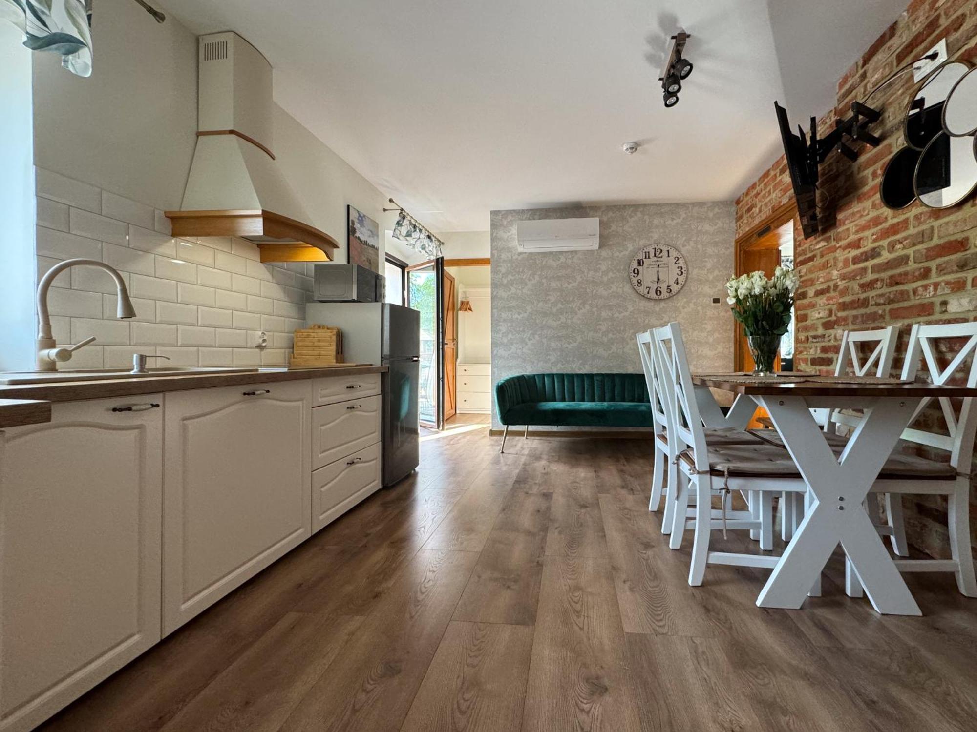 Apartamenty Komarno 46 Jacuzzi&Sauna Extérieur photo